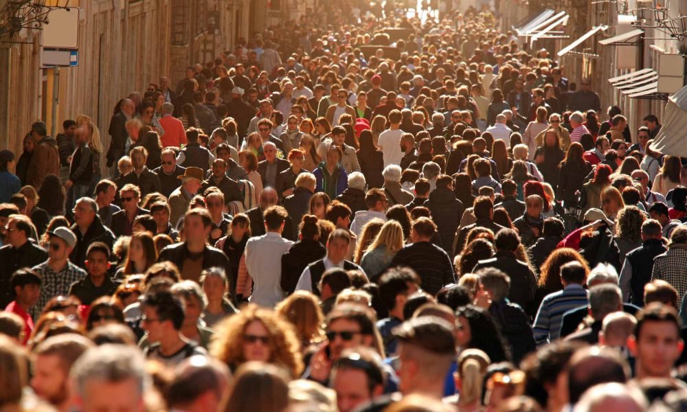 #МНЕМОЖНО. Одежда, личная реализация, одобрение социума и жертвы ради близких – исследование