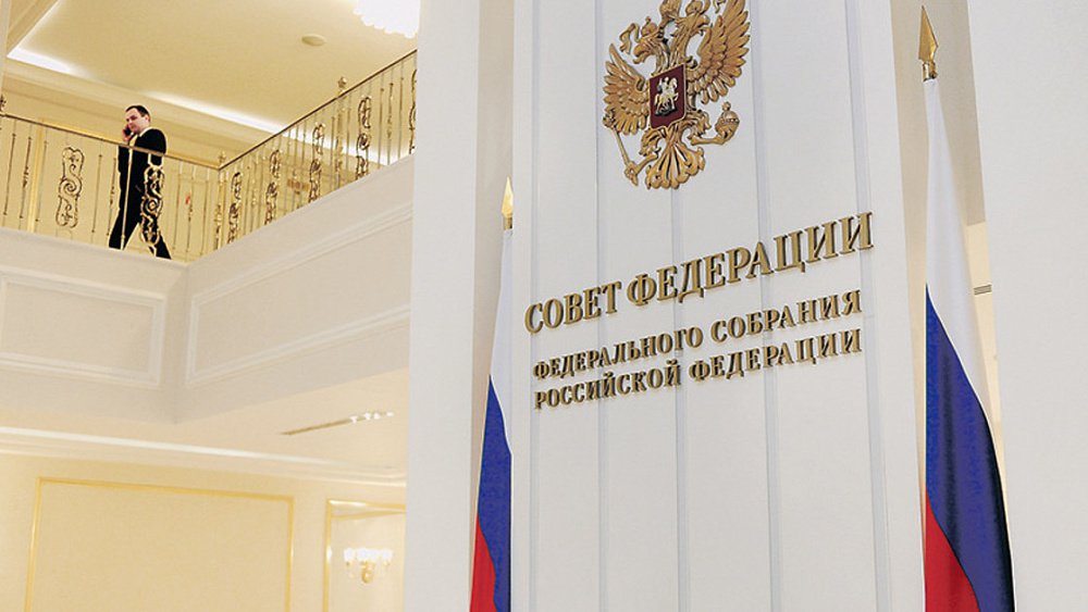 Модели нижнего белья - Совету Федерации не советники