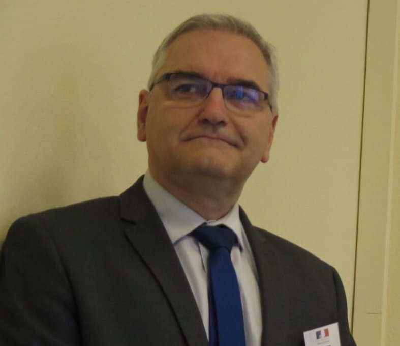 Посмотрите на эту мразь! Это кадровик Минкульта Франции Кристиан Негра