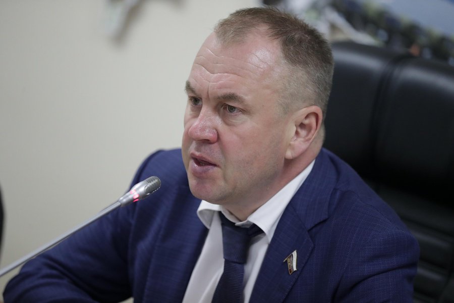Депутат Госдумы Наумов об инициативе указывать в титрах к кино фамилии артистов, несогласных с позицией российской власти