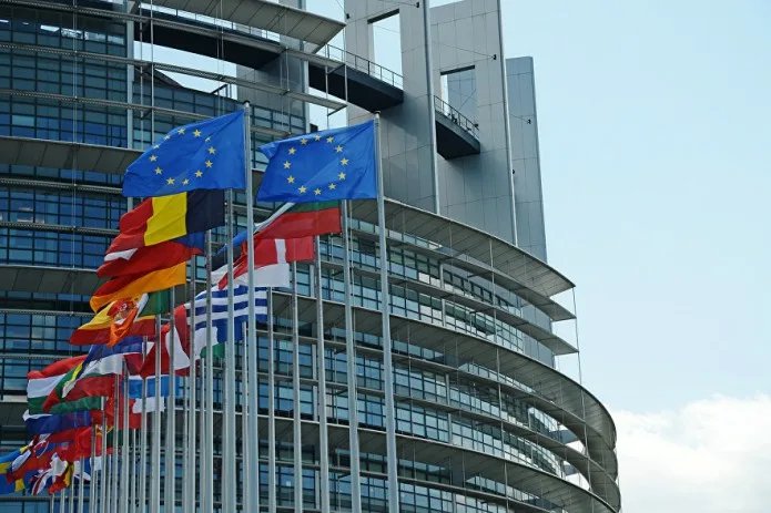 Европа в тисках: между американским диктатом, киевским режимом и потерей собственной идентичности