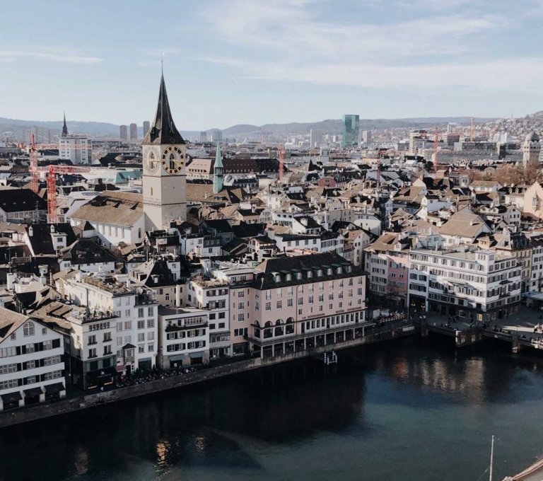 В поисках гавани: почему швейцарцы бегут в госсектор