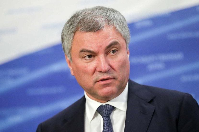 Депутаты должны больше общаться с избирателями и оказывать реальную помощь, а не лезть в геополитику – аппарат Госдумы