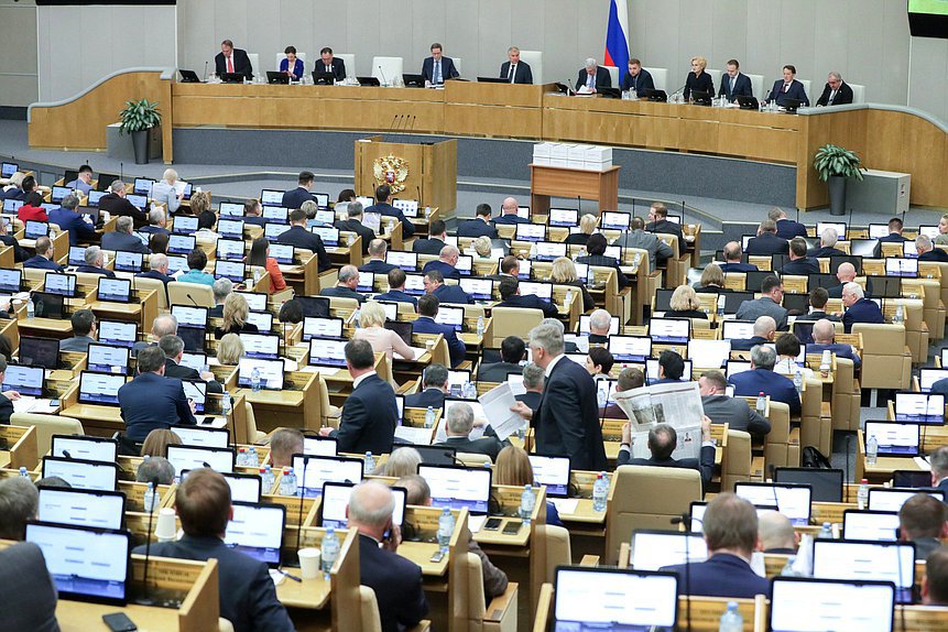Два депутата Государственной думы лишены мандатов