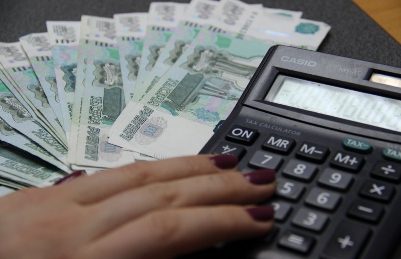 Кому повысят зарплаты до конца года