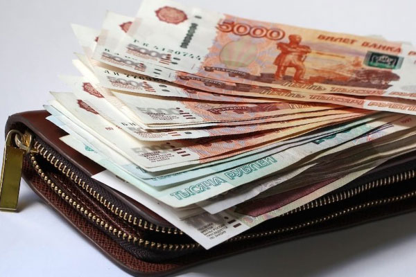 Траты москвичей на алкоголь и табак сократились почти на 40%