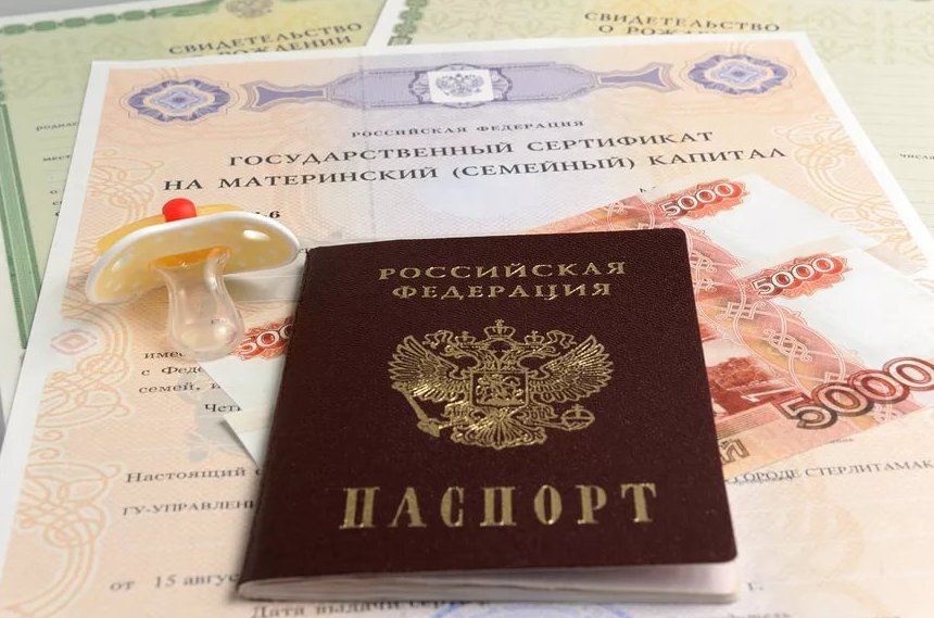 Половина россиян предпочли бы потратить материнский капитал на покупку автомобиля