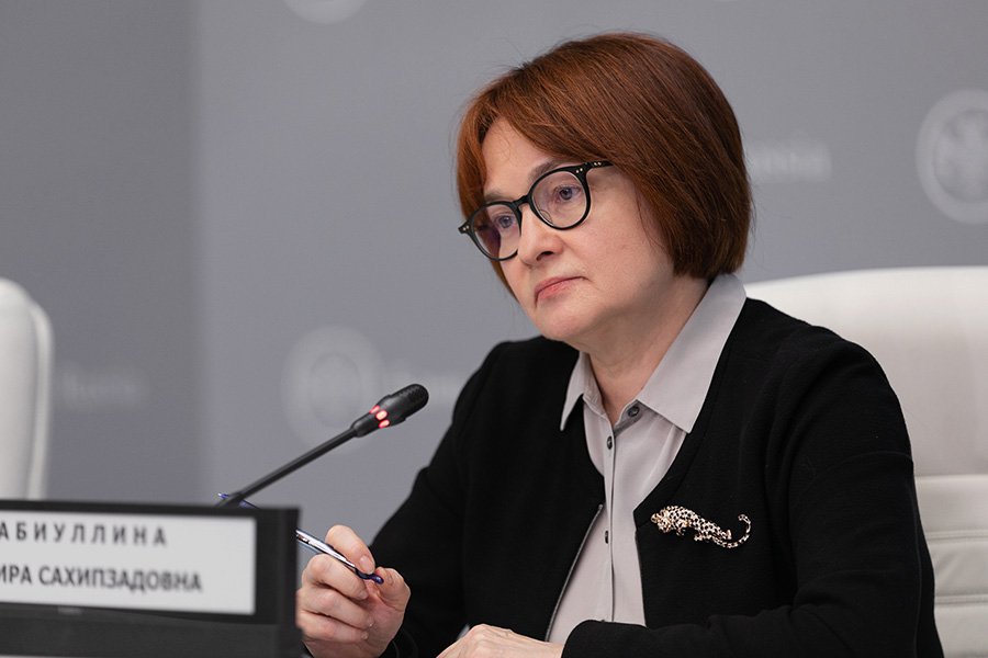 Банк России повысил ключевую ставку до 13%
