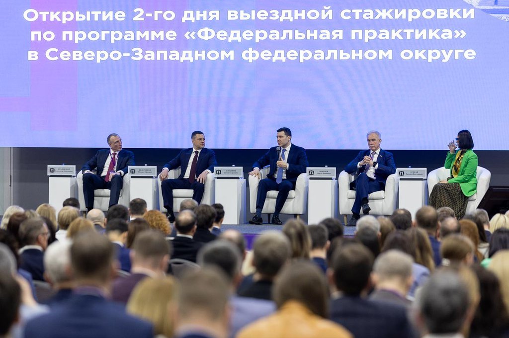 Министр промышленности Антон Алиханов и губернатор Михаил Ведерников дали старт началу строительства межотраслевого инновационного инжинирингового центра в Псковской области