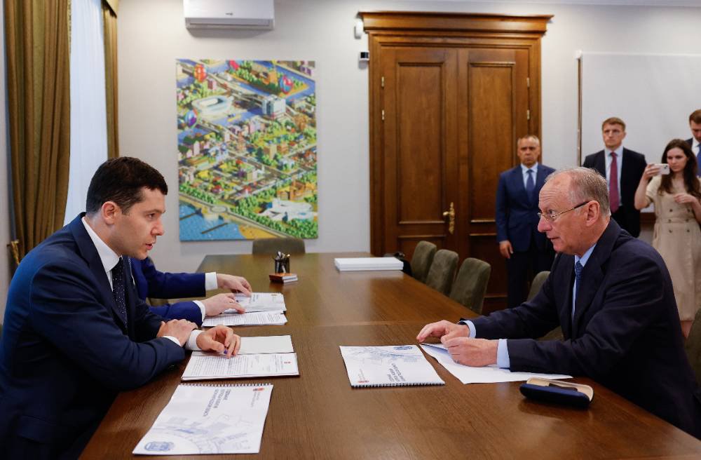 Николай Патрушев и Александр Гуцан прибыли на совещание по нацбезопасности в Калининград