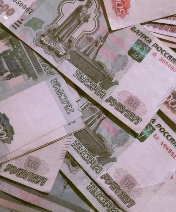Лишь 45% россиян живут на зарплату