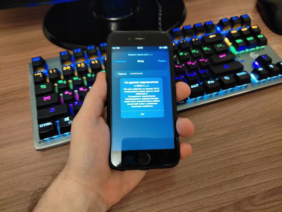 ФСБ сообщила о вирусе, запущенном спецслужбами США на iPhone