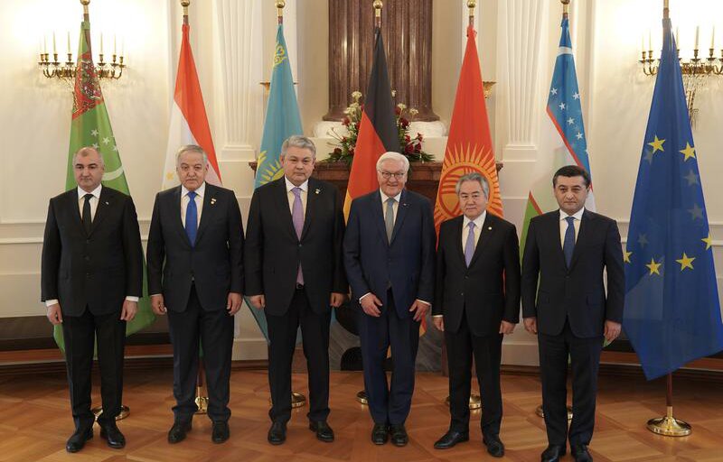 Азиатов просят окститься