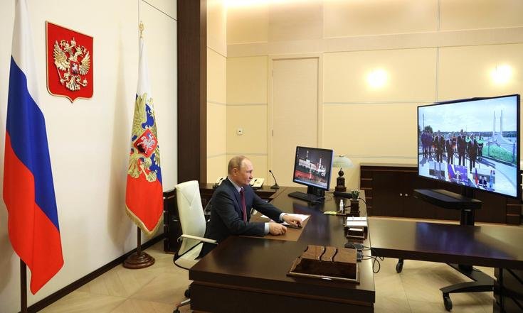 Владимир Путин открыл мост в Вологодской области