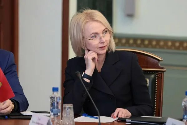 «Клуб Регионов»: ничто не мешает врио главы НАО Ирине Гехт обновить команду до выборов